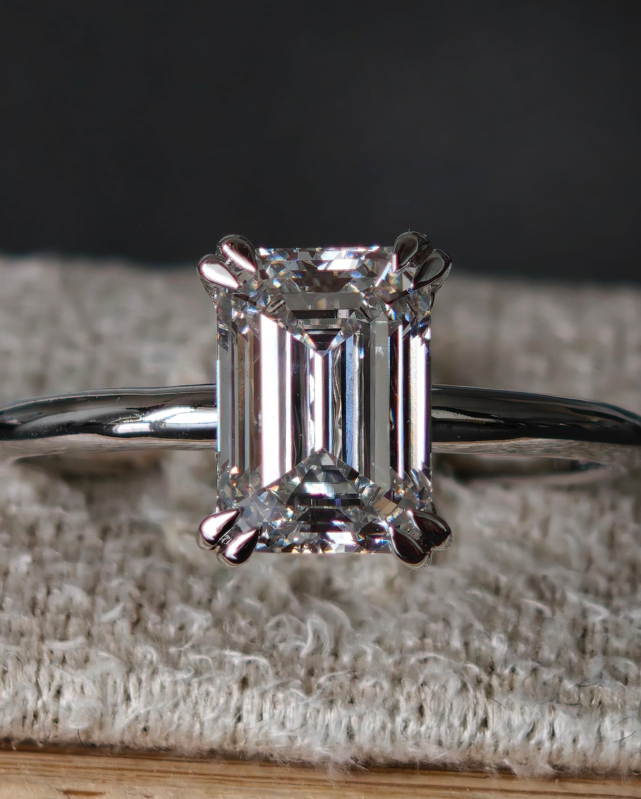 u{2b50} Timanttisormus 2.13 ct