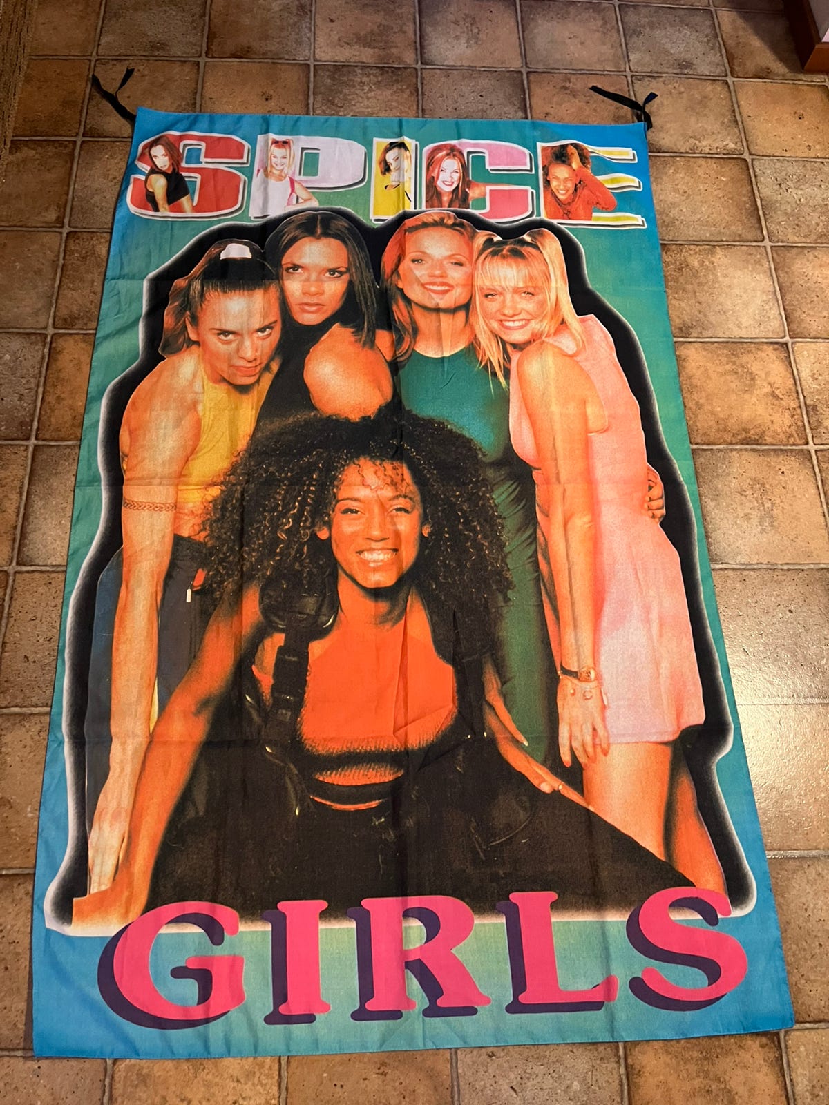 Spice Girls retro seinälippu. n. 92x147cm