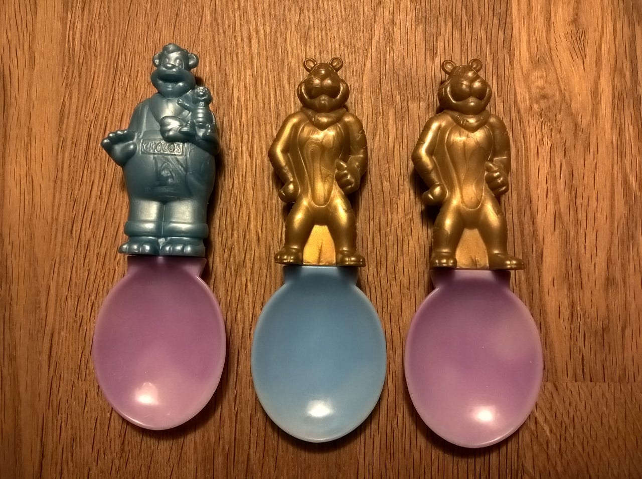 Tiikeri ja karhu Kelloggs lusikat (2001-vuodelta)
