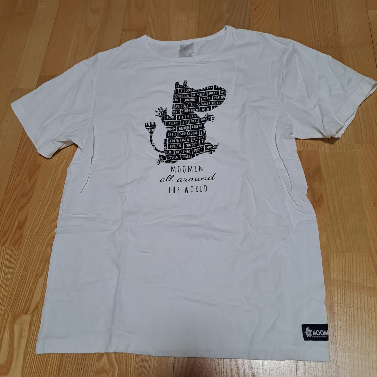 Aikuisten Muumi t-paita (uusi)