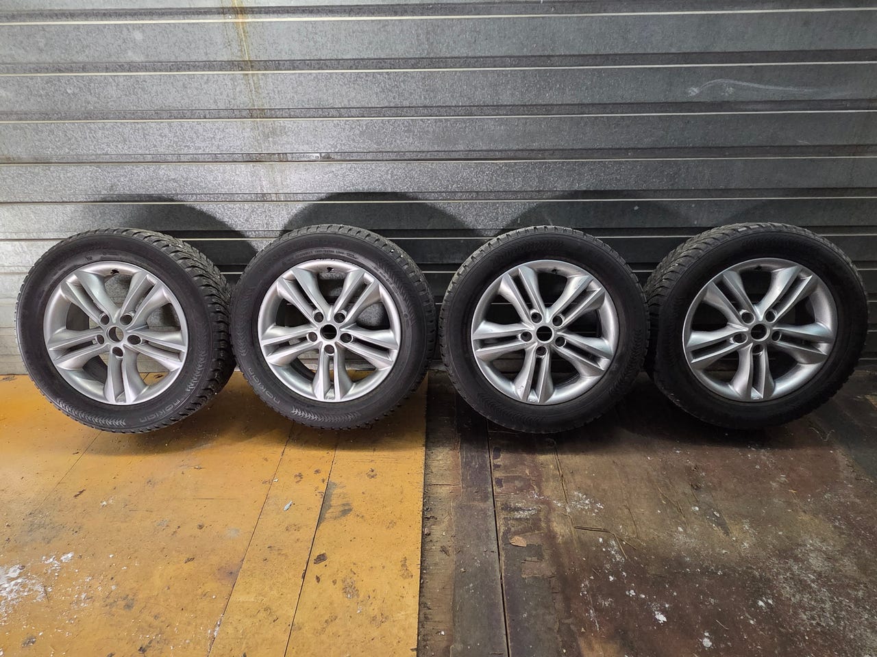 Nissan Qashqai orkkis aluvanteet 215/60R17 Nastarenkailla 4 kpl