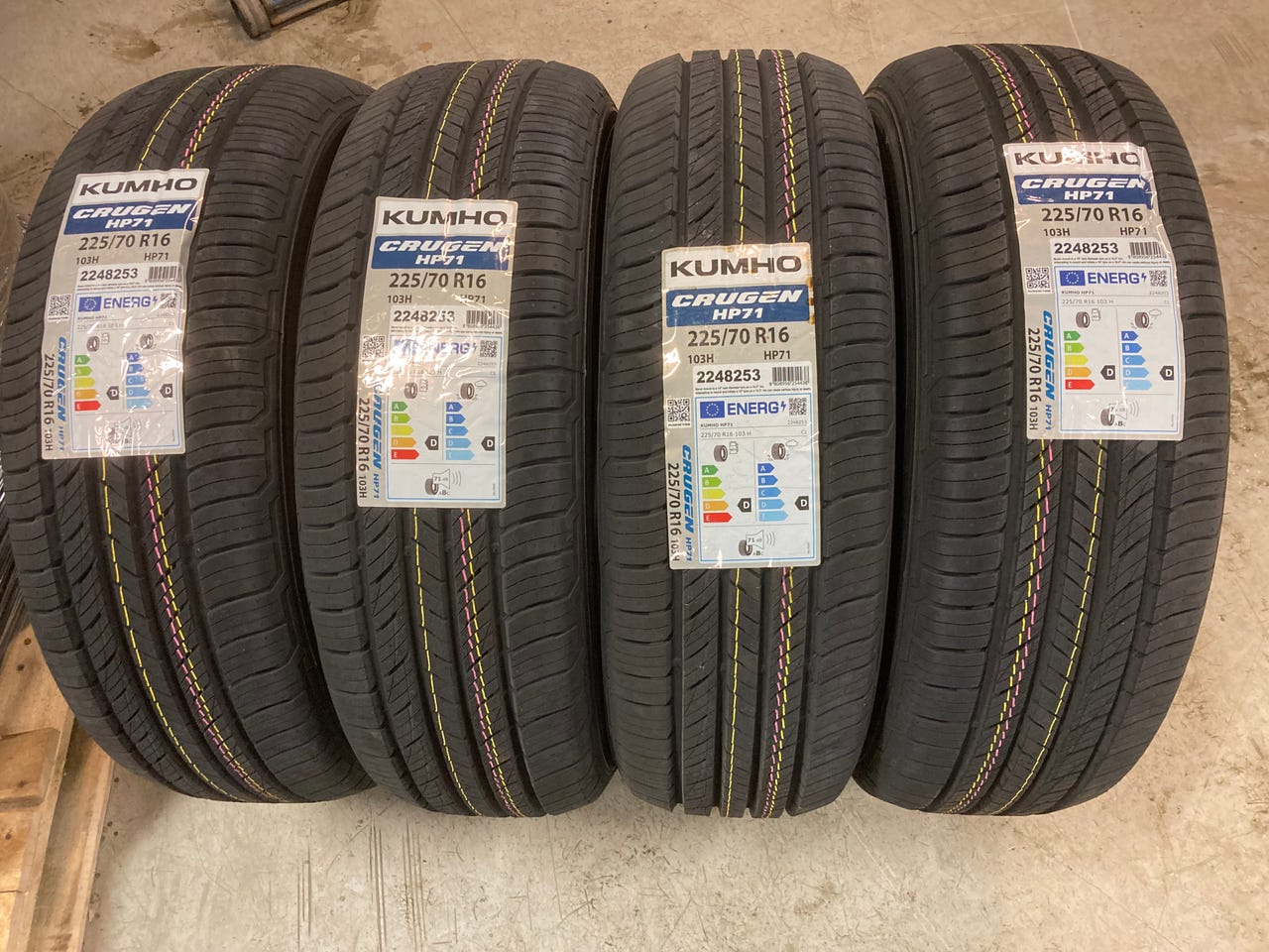 4kpl Uudet 225/70R16 Kumho HP71 SUV kesärenkaat