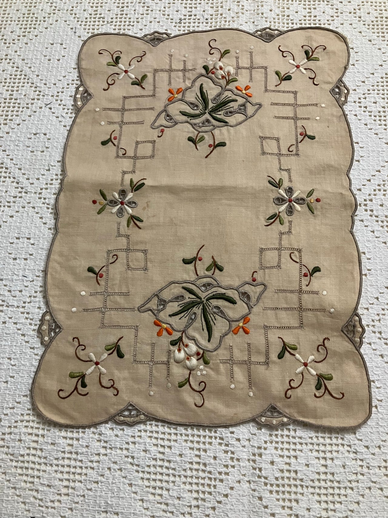 Pieni kirjailtu liina 23 * 33 cm