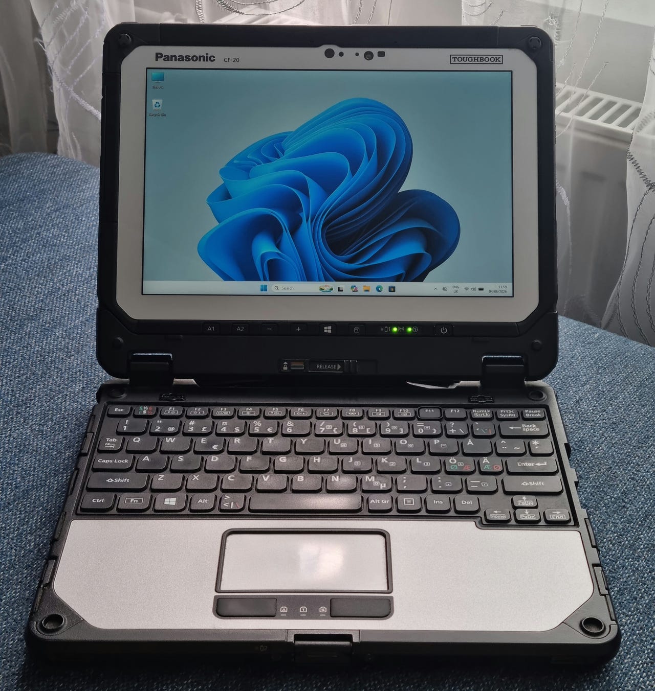 Panasonic Toughbook CF-20 (i5-7y57/8Gb Ram/256Gb SSD/Hdmi/Com
