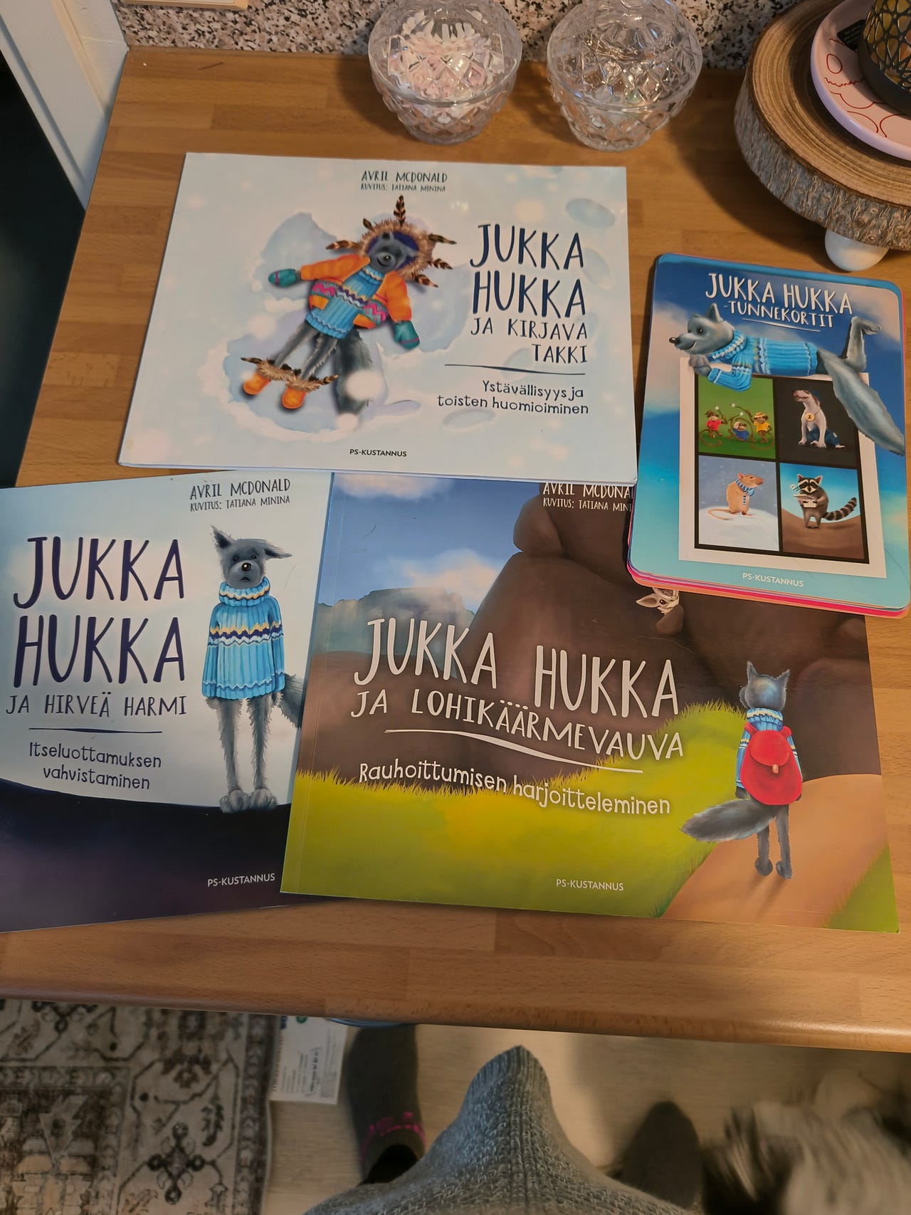 jukka-hukka-tunne-kirjat-ja-kortit-tori