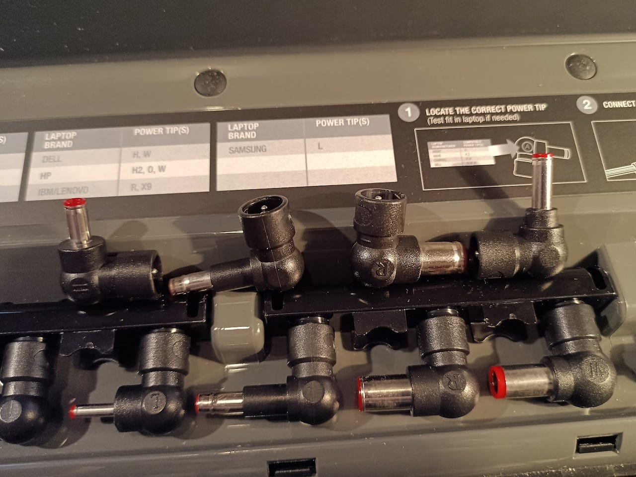 90 watin virtalähde  sopiiAcer, ASUS, Dell, HP, Lenovo, ja Toshib