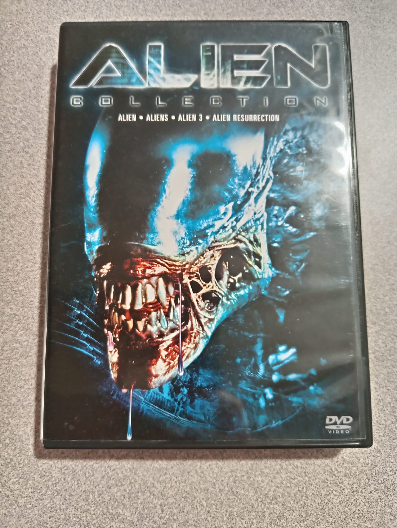 Alien boksi (takakannessa ruotsitekstit)