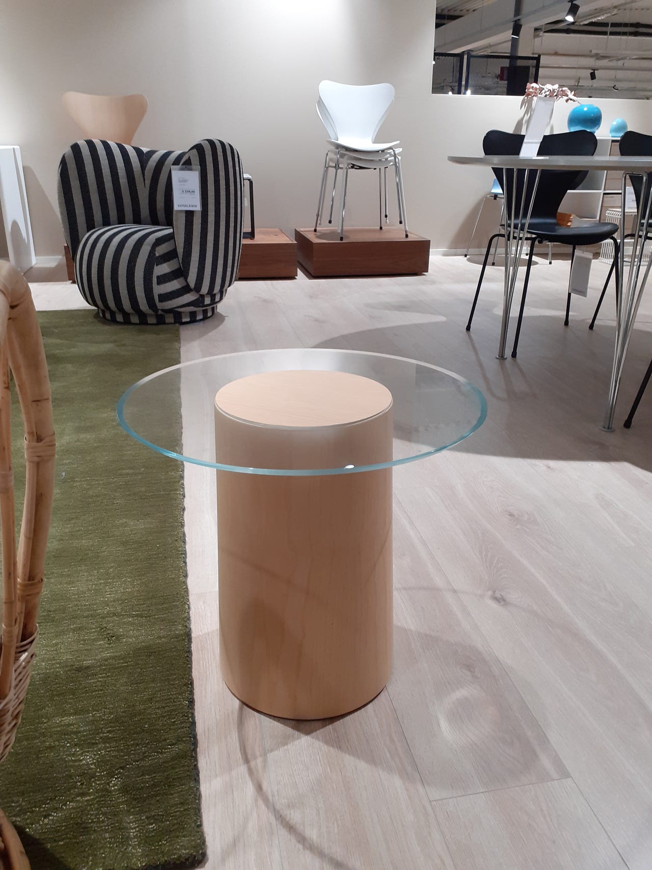 Fritz Hansen, Stub-sohvapöytä, ovh 727 eur
