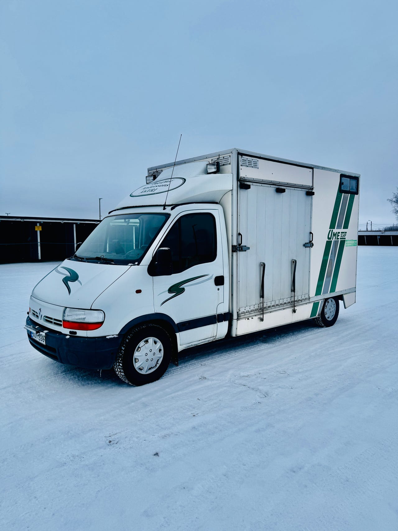 Hevosauto Renault Master Umesläp 2,8