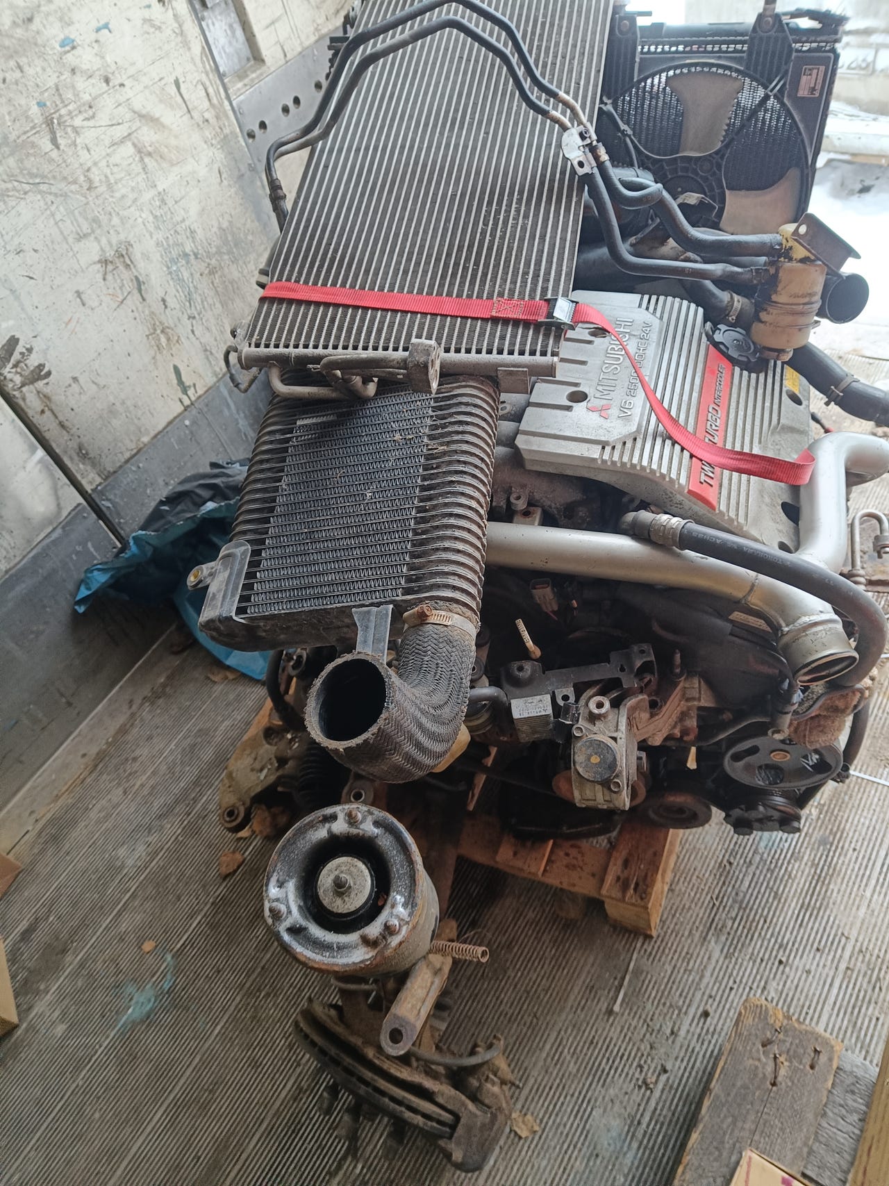 Mitsubishi galant moottori v6
