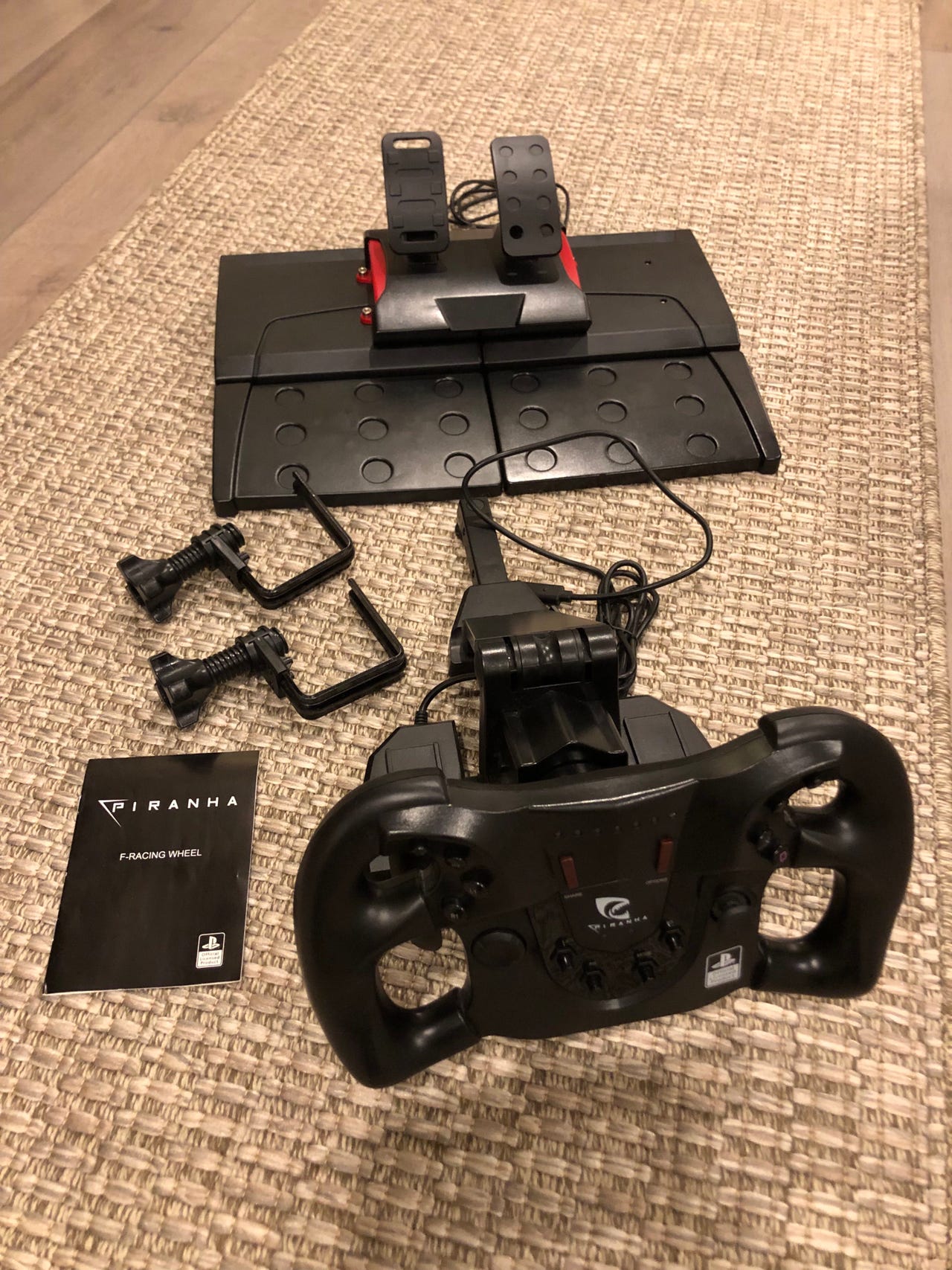 Piranha PS4 F-racing Wheel ratti ja polkimet | Tori