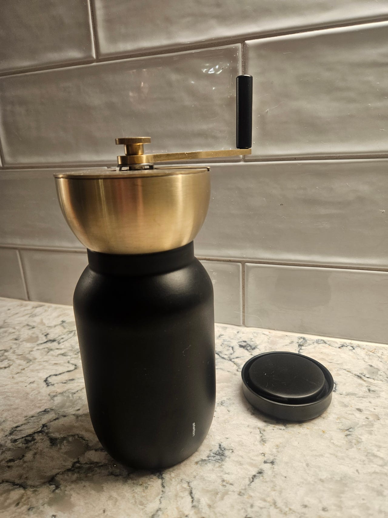 Stelton Collar kahvimylly, messinki / musta