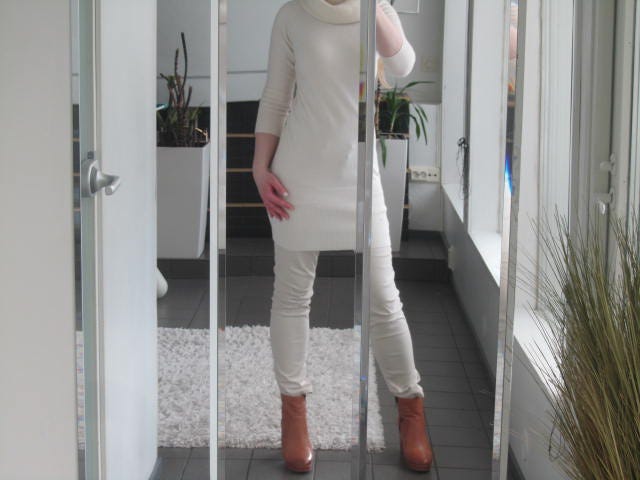 Karen Millen luonnonvalkoinen neulemekko koko 2