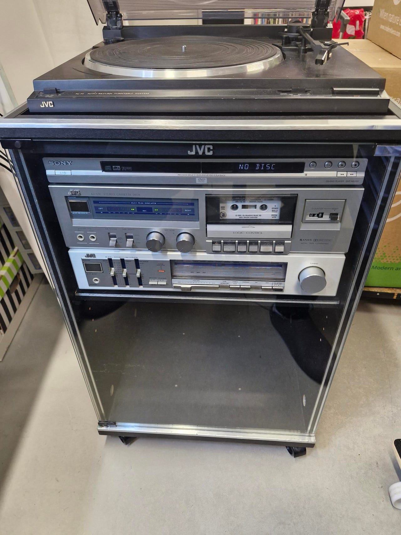 JVC: ViritinVahvistin R-K11, Dekki KD-V11, Levari Al-A1, Räkki ja Sony ...