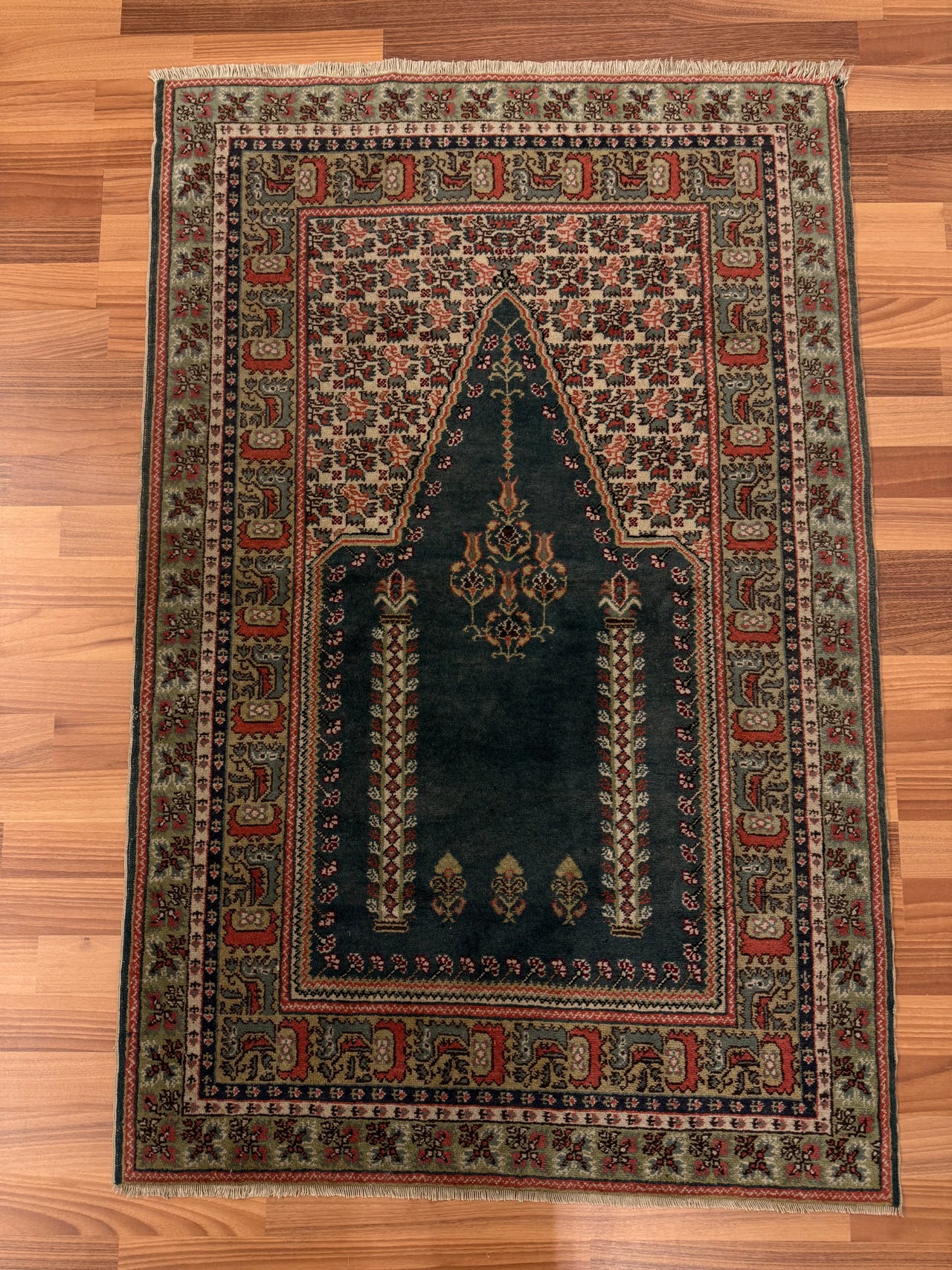Käsinsolmittu vintage matto 133*87
