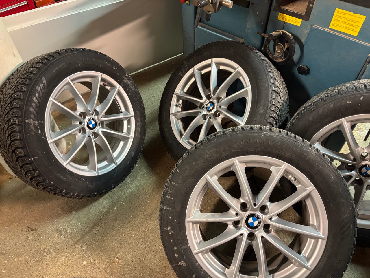 BMW G30/G31 Alkuperäiset Vanteet Nastarenkailla