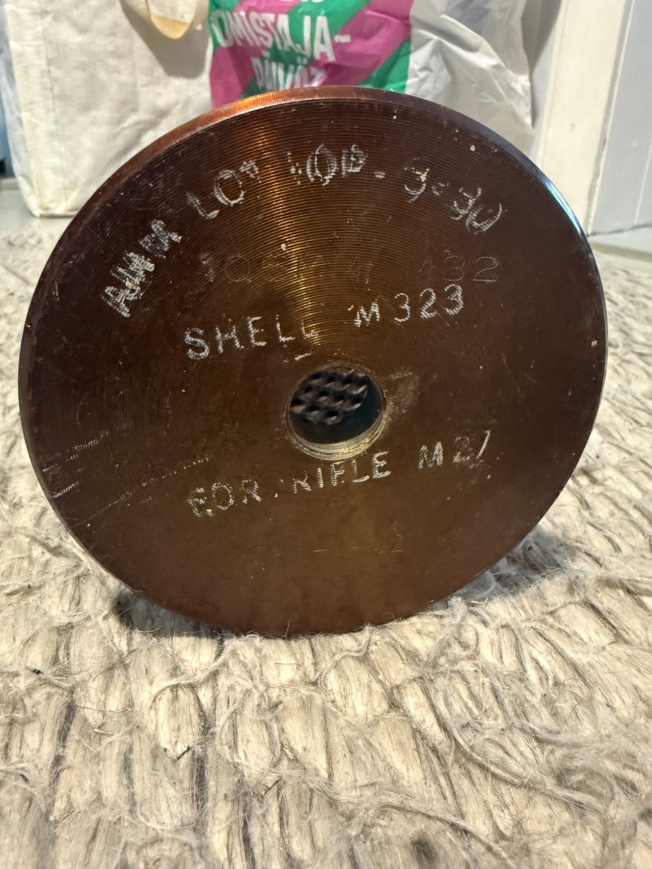 105 mm tykistön messinkihylsy M32 – Shell M323 – vuodelta 1952 | Tori