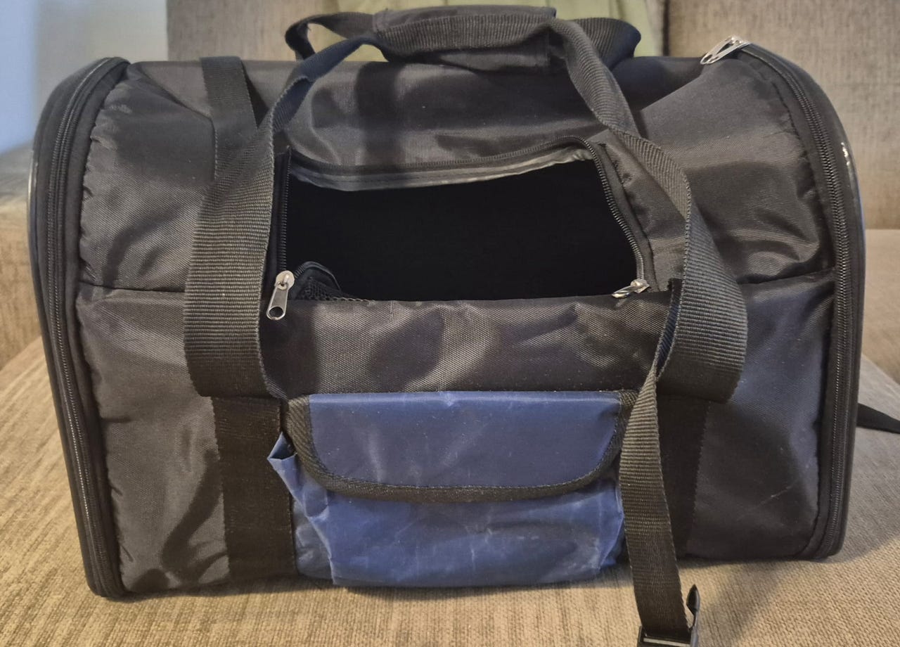 Pienen koiran kantoreppu/laukku