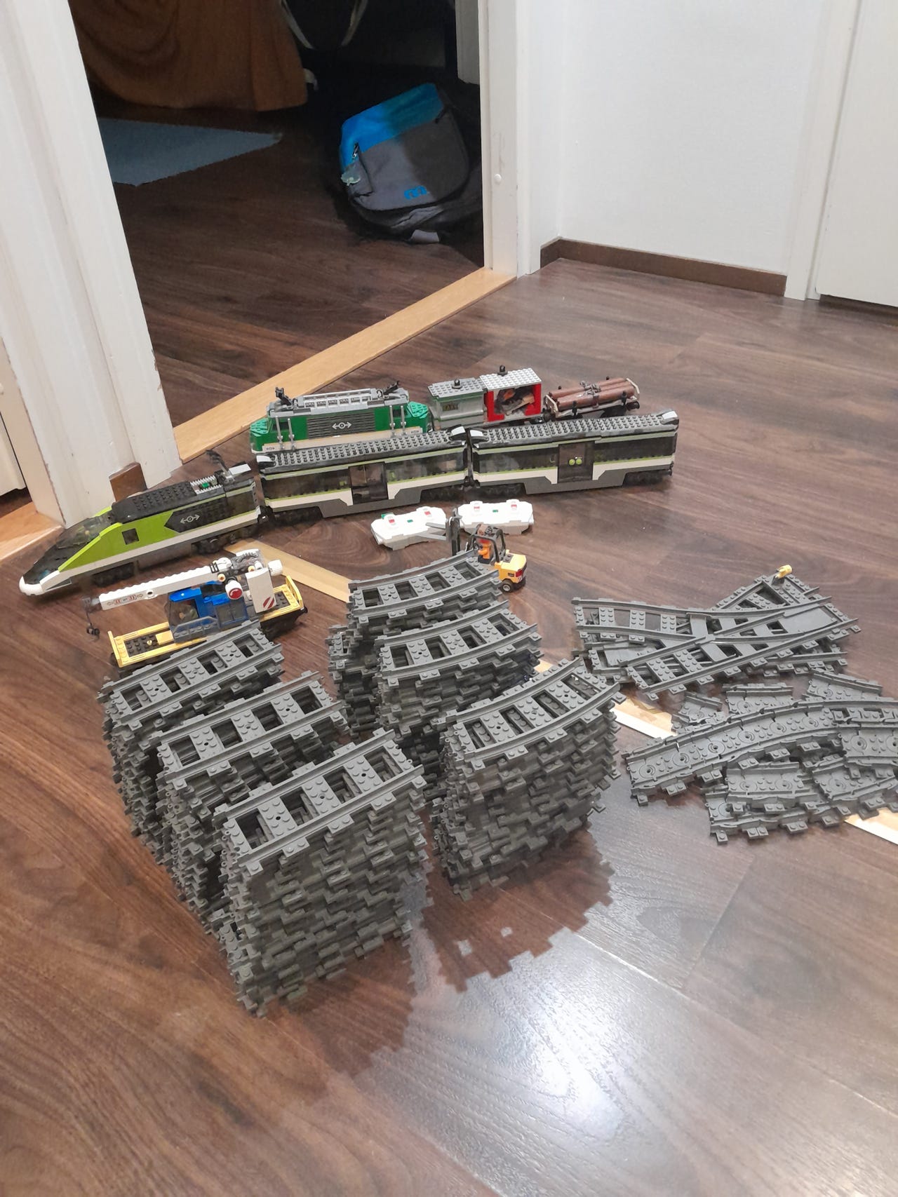 Lego City junarata ja veturit