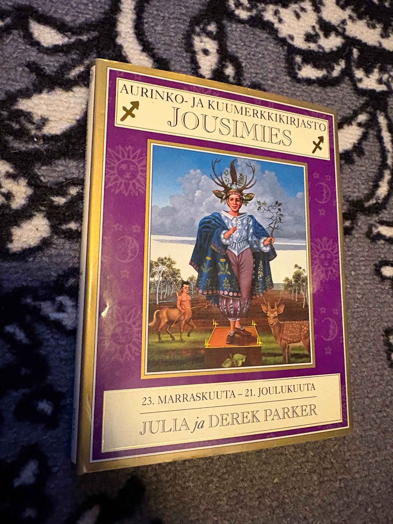 Aurinko- ja kuumerkkikirjasto Jousimies kirja