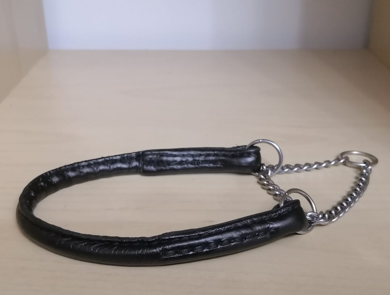 Nahkainen puolikiristävä kaulain (42/32cm)
