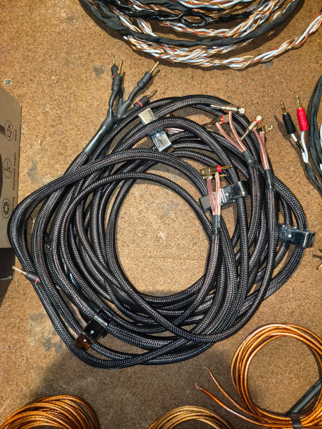 Bi-wire kaiutin kaapelit