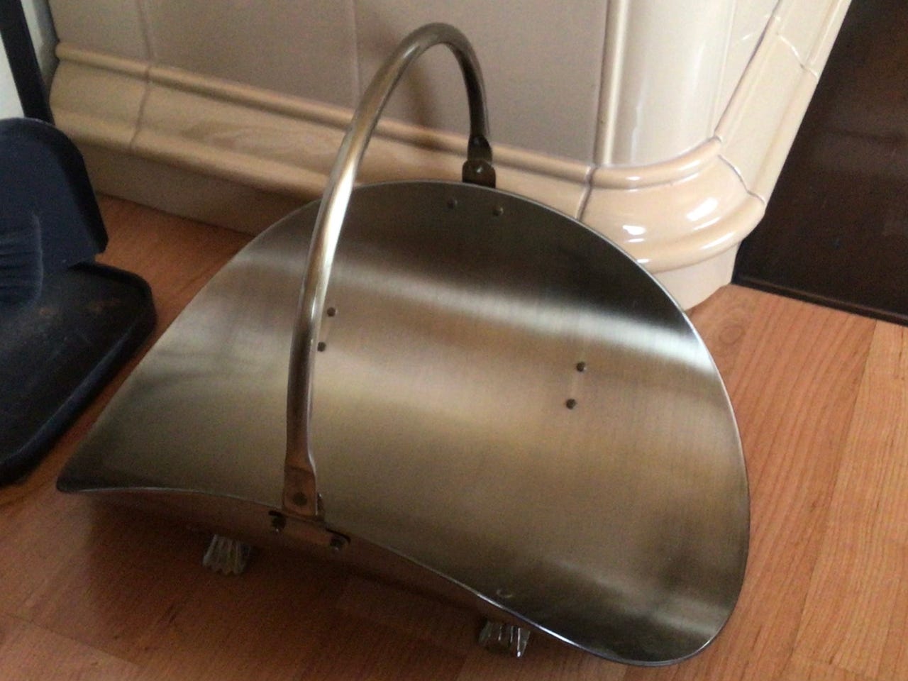 Metallinen polttopuuteline
