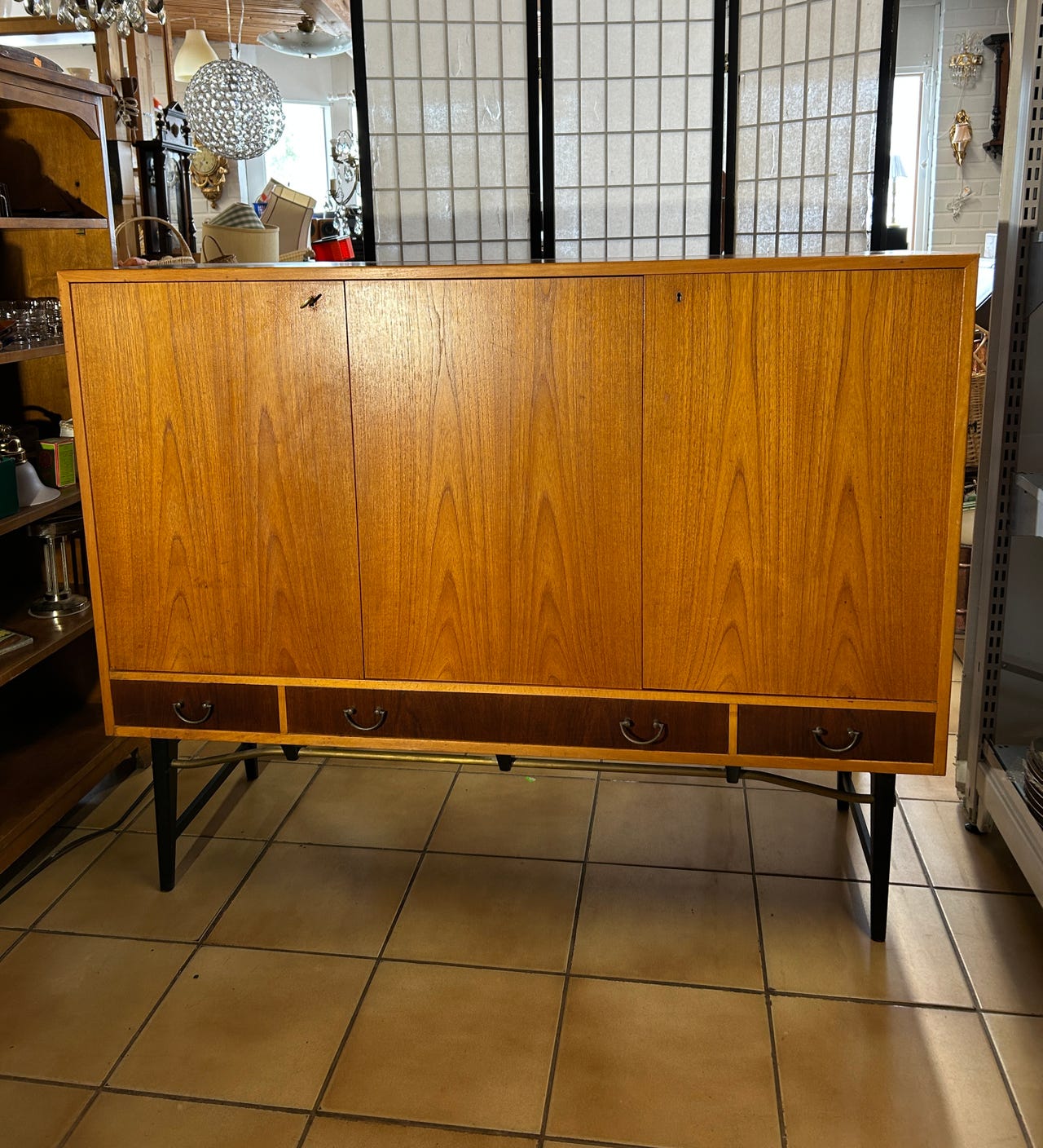 Vintage teak kaappi