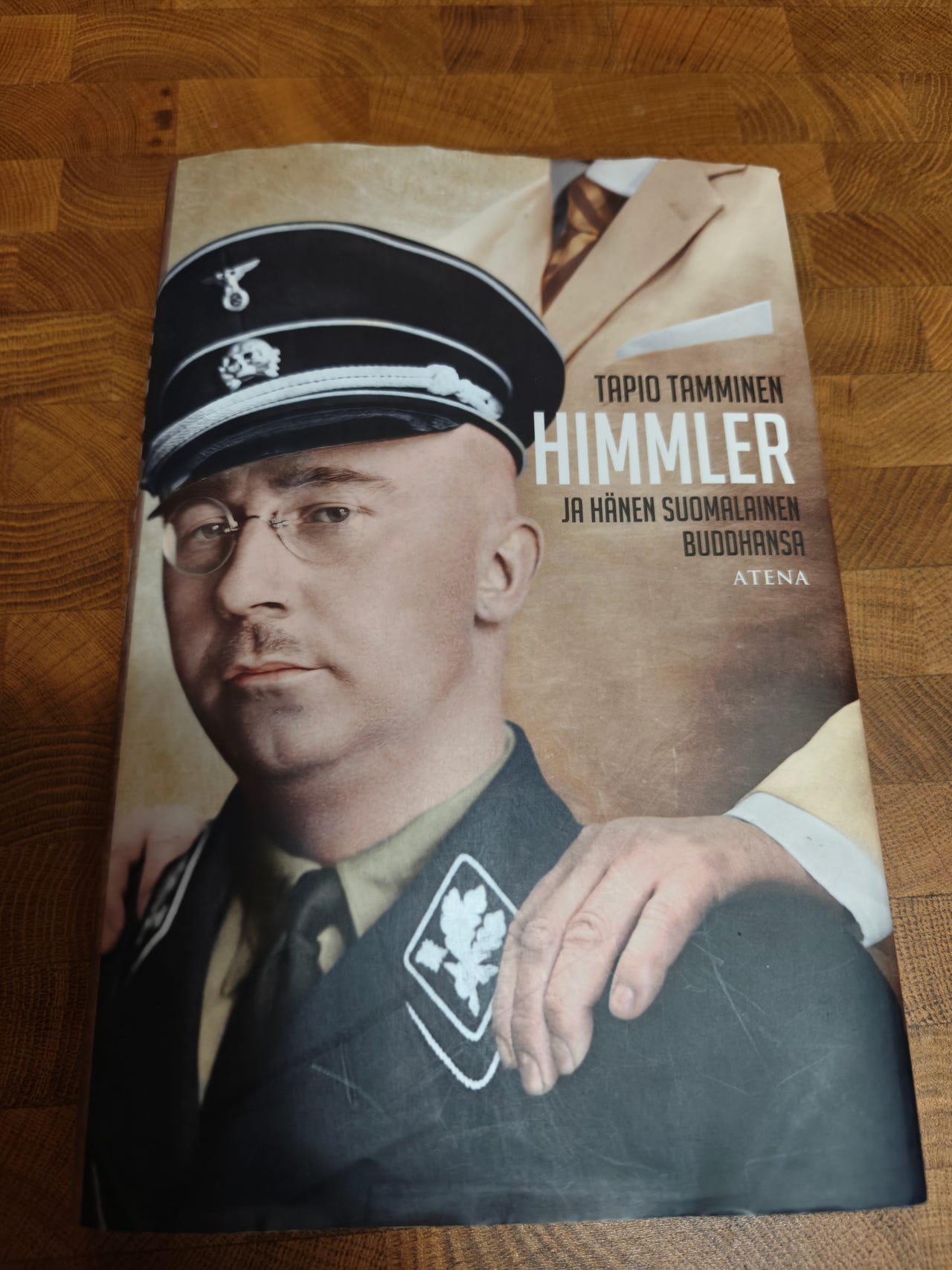 Kirja Himmler ja hänen suomalainen buddhansa
