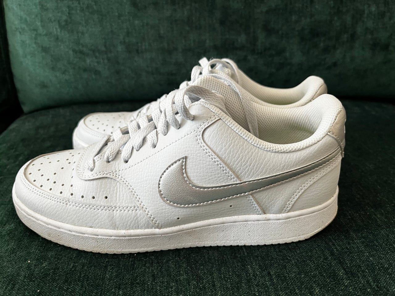 Naisten NIKE Court Vision Low NN koko 41 väri vaaleanharmaa