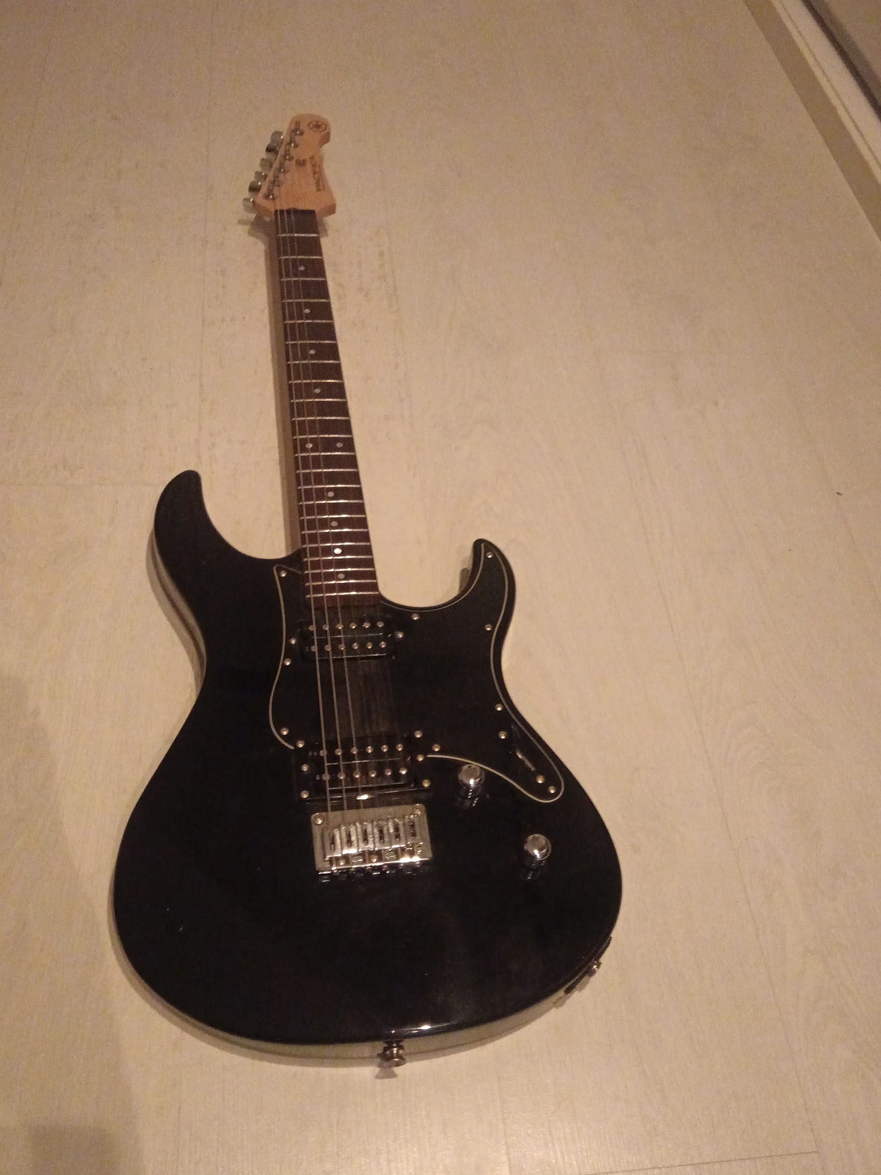 Yamaha Pacifica sähkökitara musta