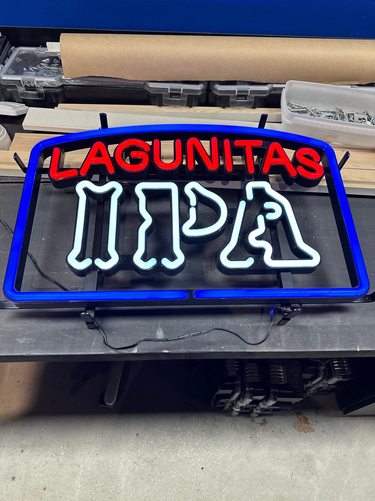 Lagunitas IPA neonvalo kyltti
