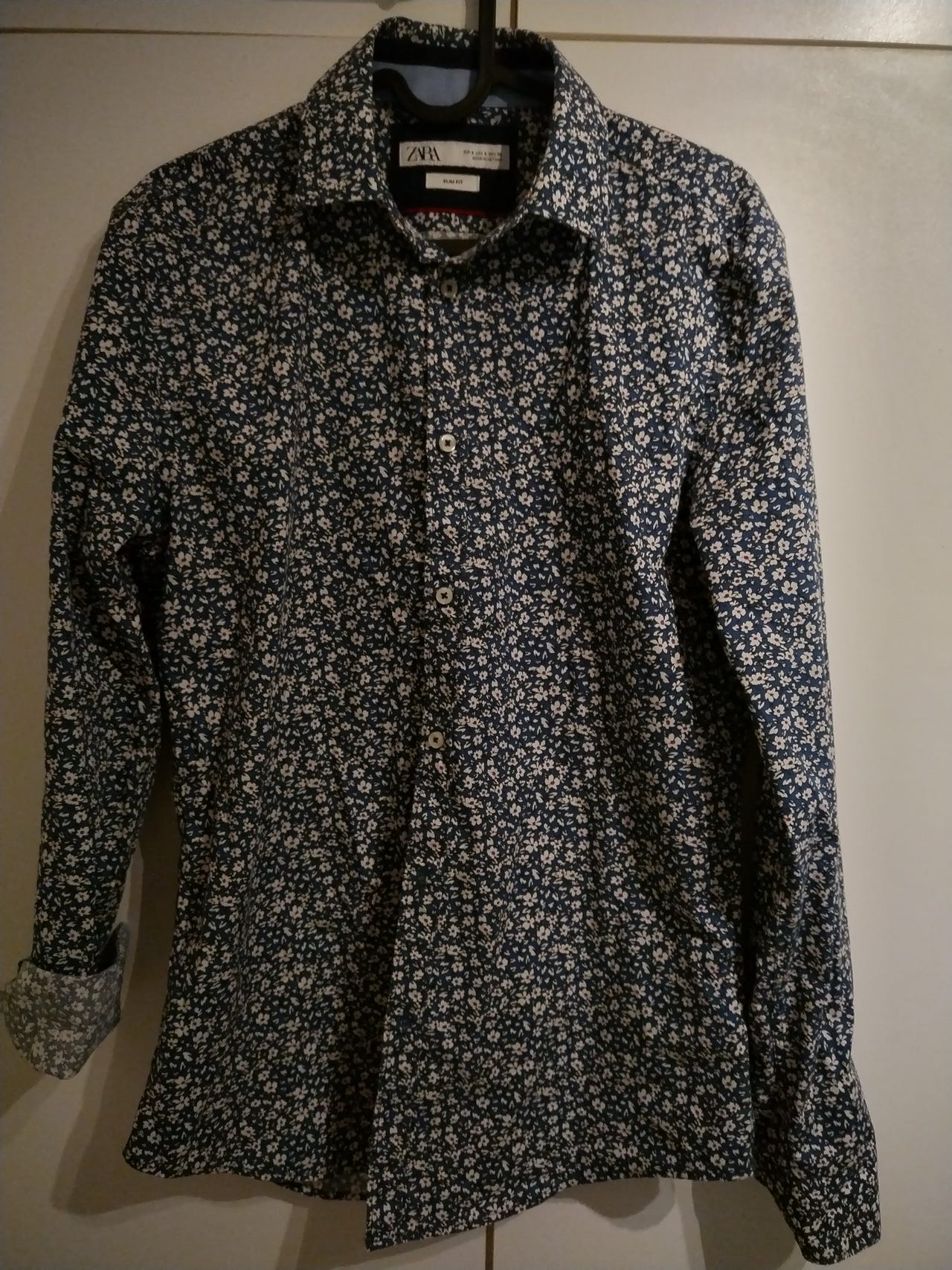 Zaran kukallinen kauluspaita. Slim fit, s-koko