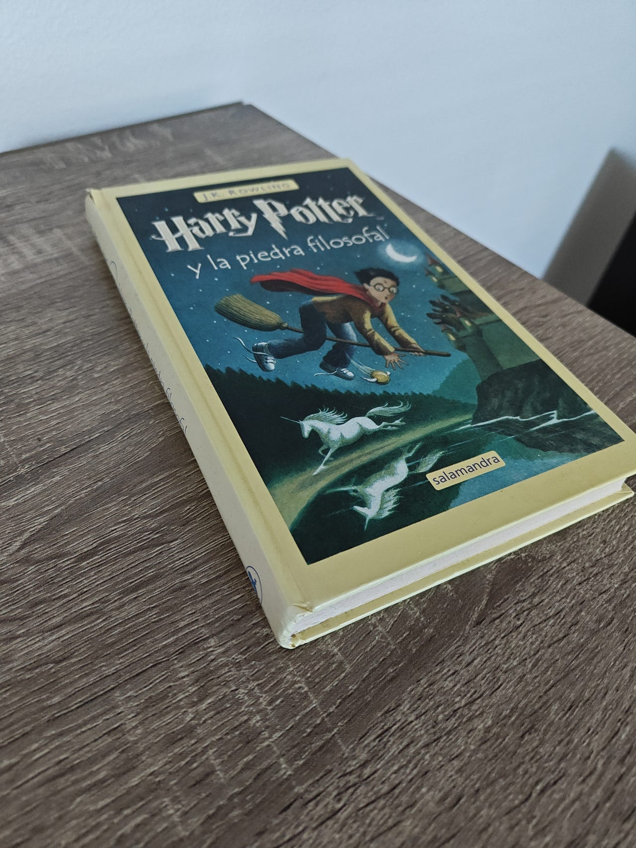 J.K. Rowling Harry Potter y la piedra filosofal kovakantinen kirj