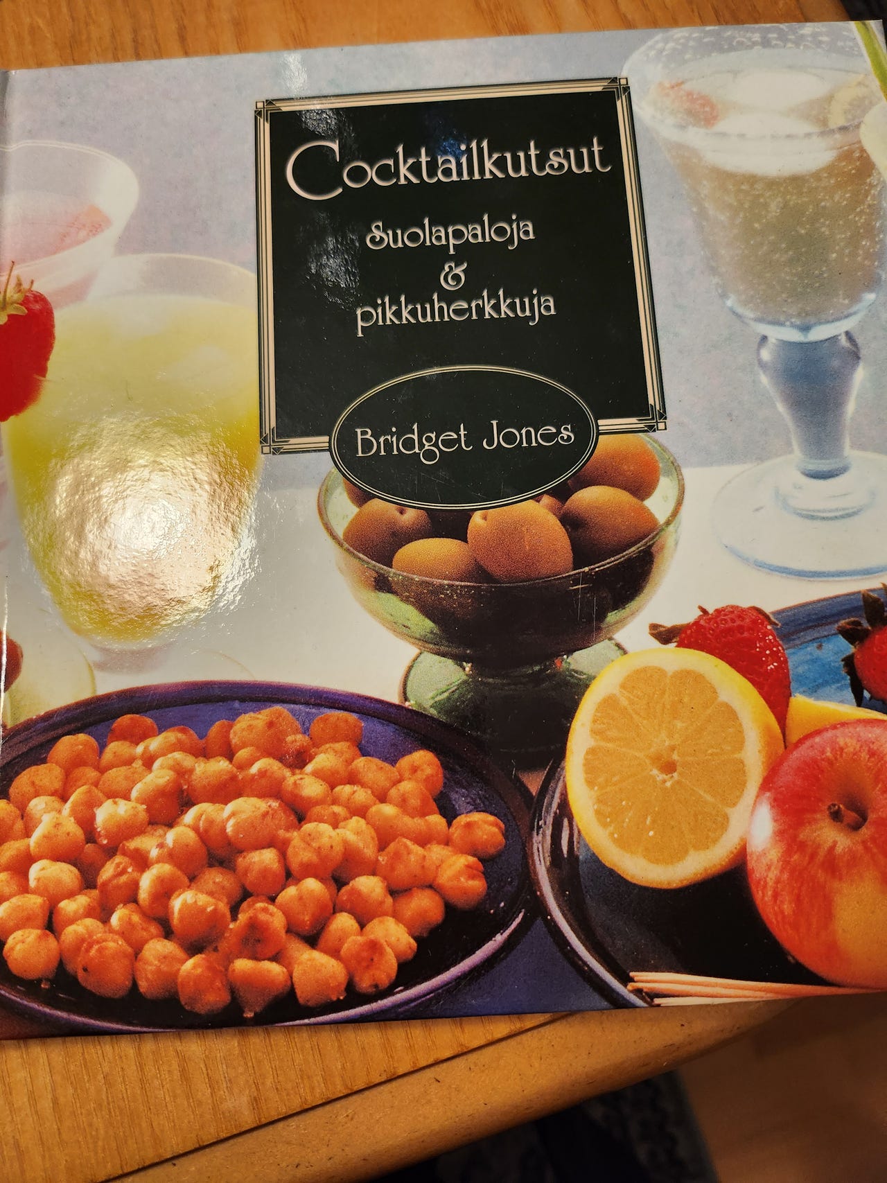 Herkkuja ja cocktail-paloja