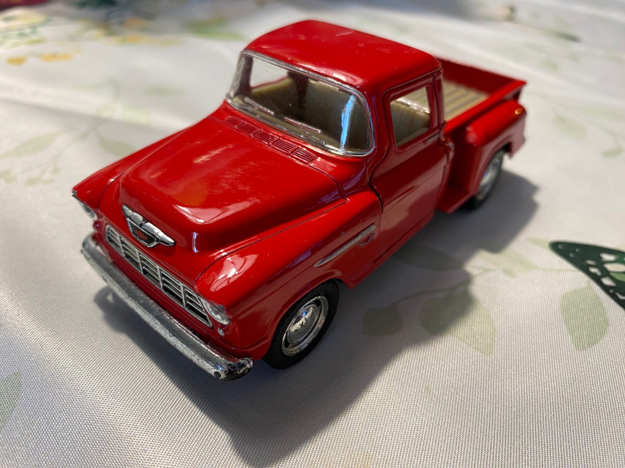 Kinsmart punainen 1955 Chevy Pick-up
