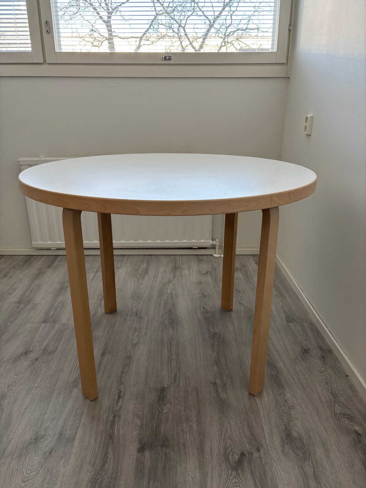 Artek pöytä 90A valkoinen laminaatti