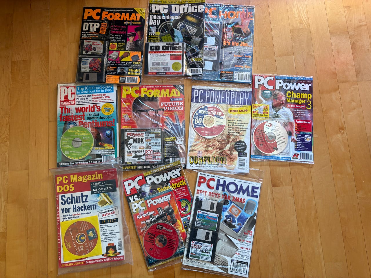 PC lehtiä (PCFormat, PCHome,..) 1990-luvulta, avaamattomia, CD:t