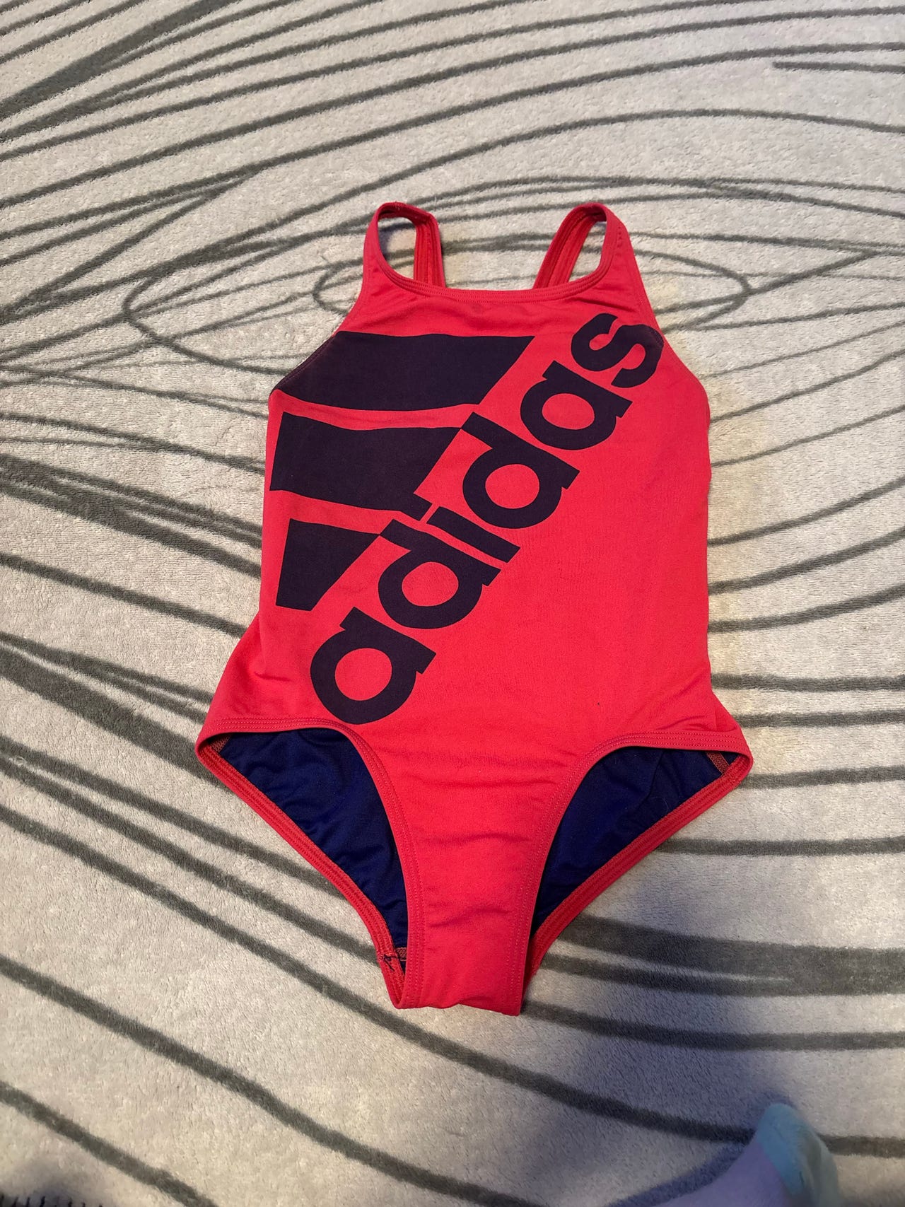 Adidas uimapuku lapsille koko 140 punainen
