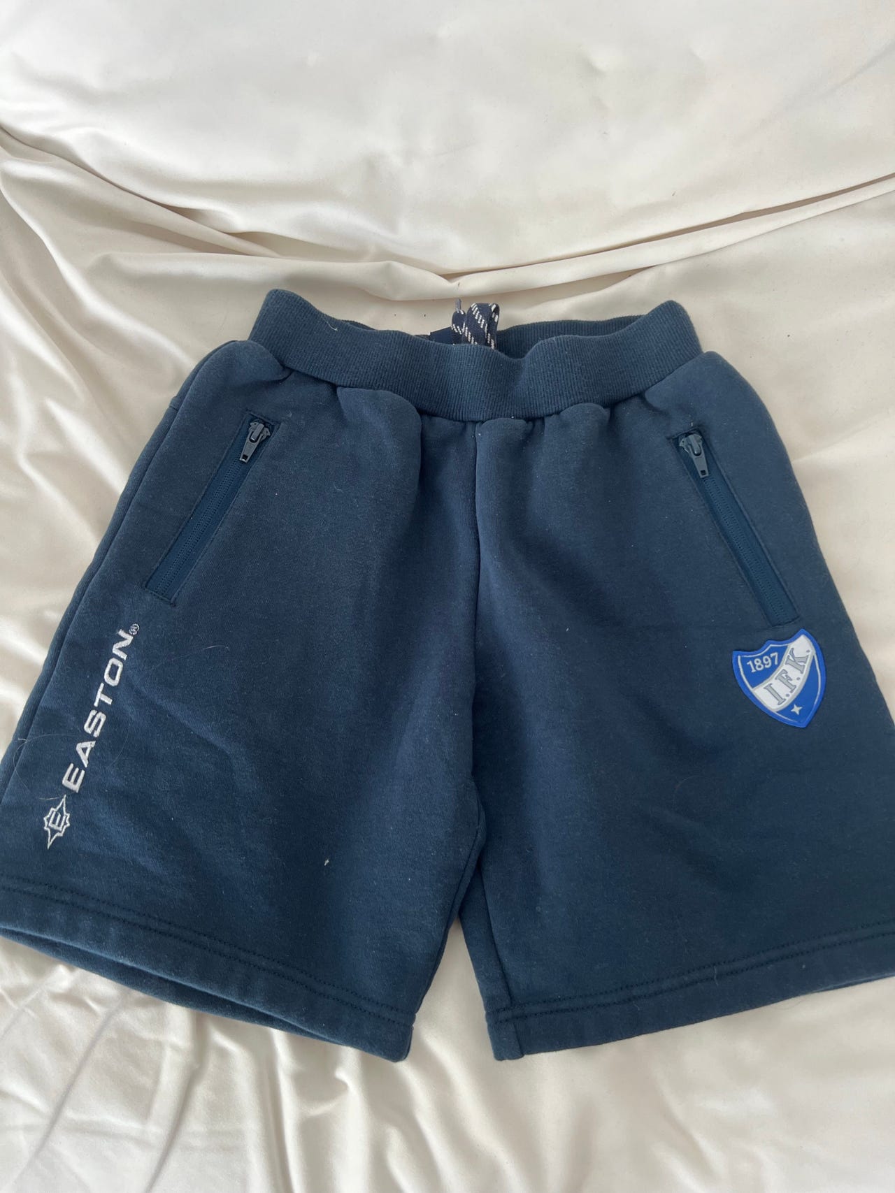 Uudet Hifk shortsit 128 cm