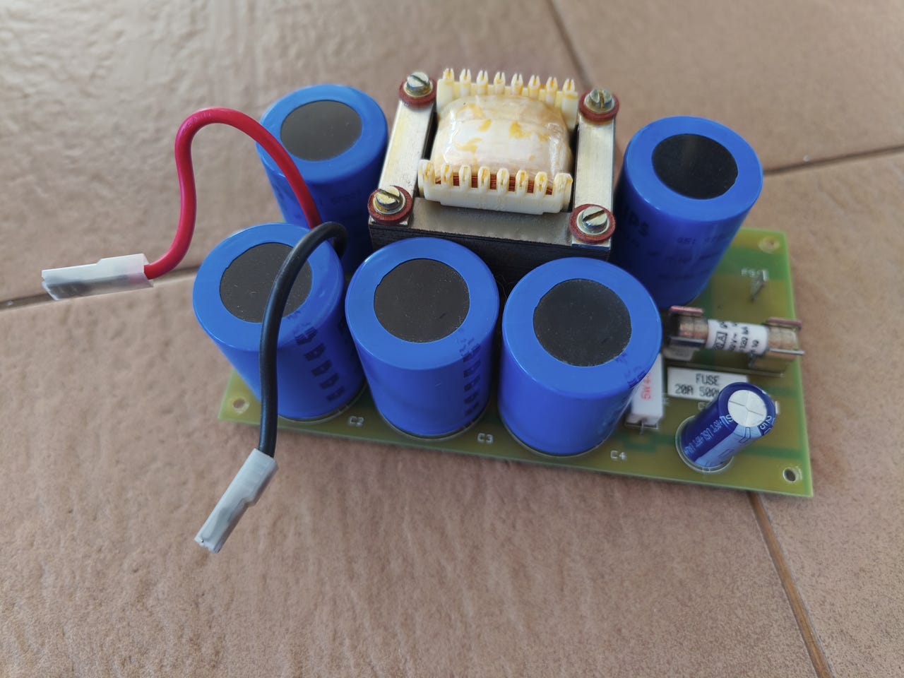 Pi-suodin 5x22000uF 40V elkot ja kuristin
