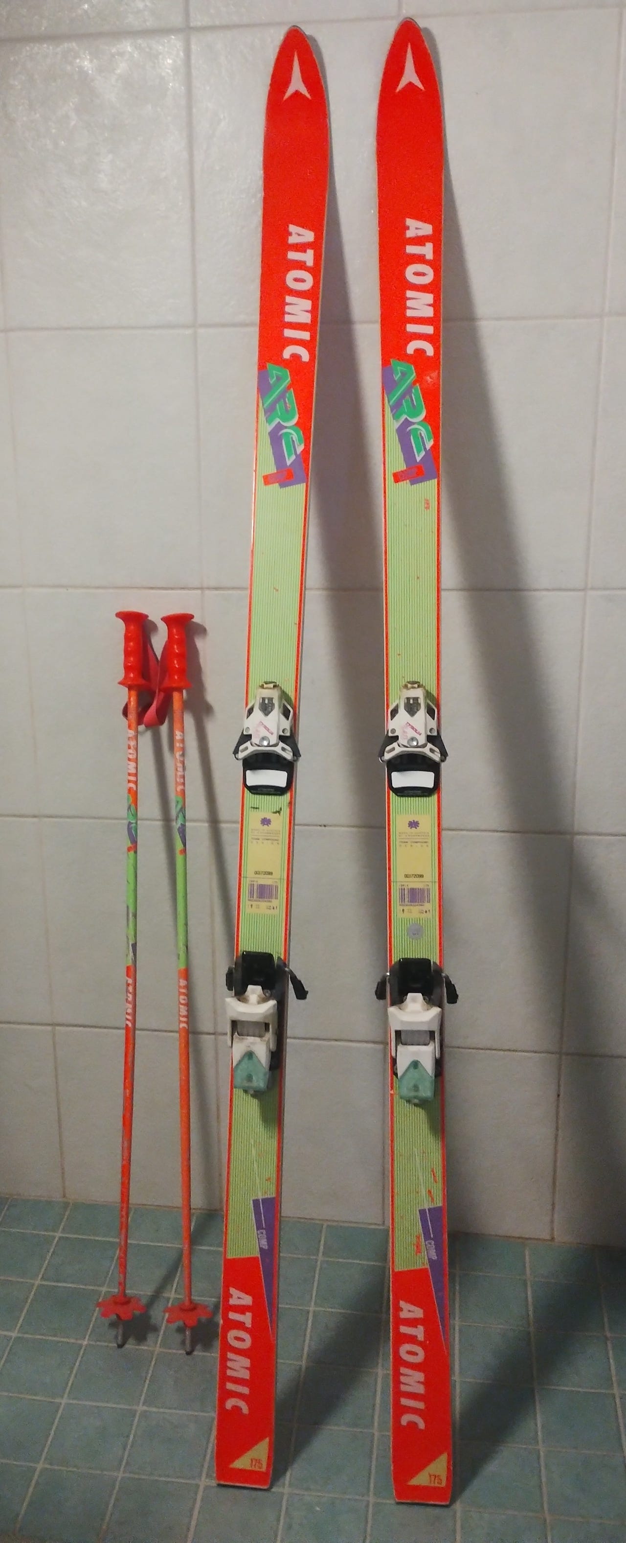 Atomic ARC laskettelusukset 175 cm siteillä