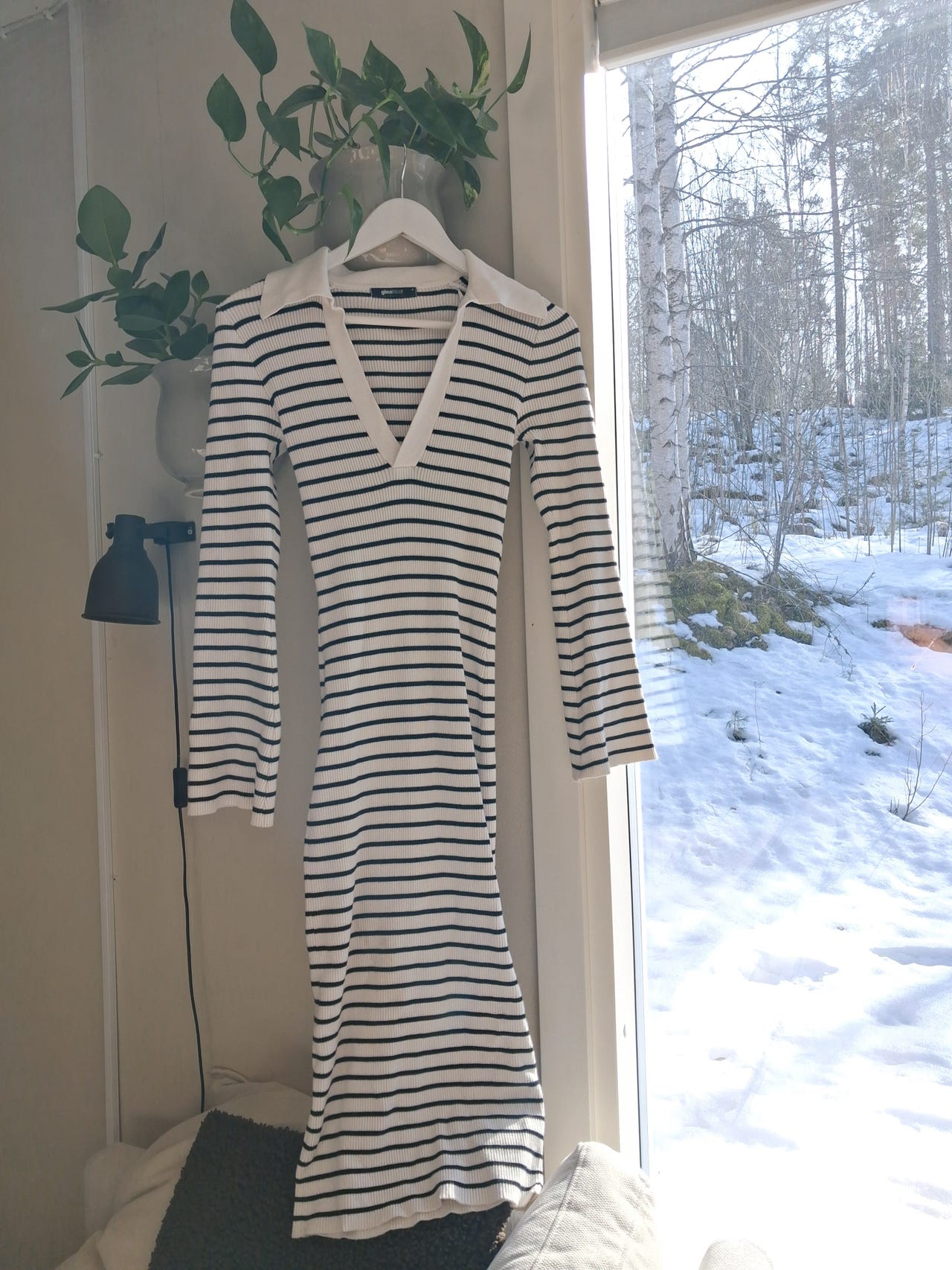 Ginatricot S koon ribbimekko