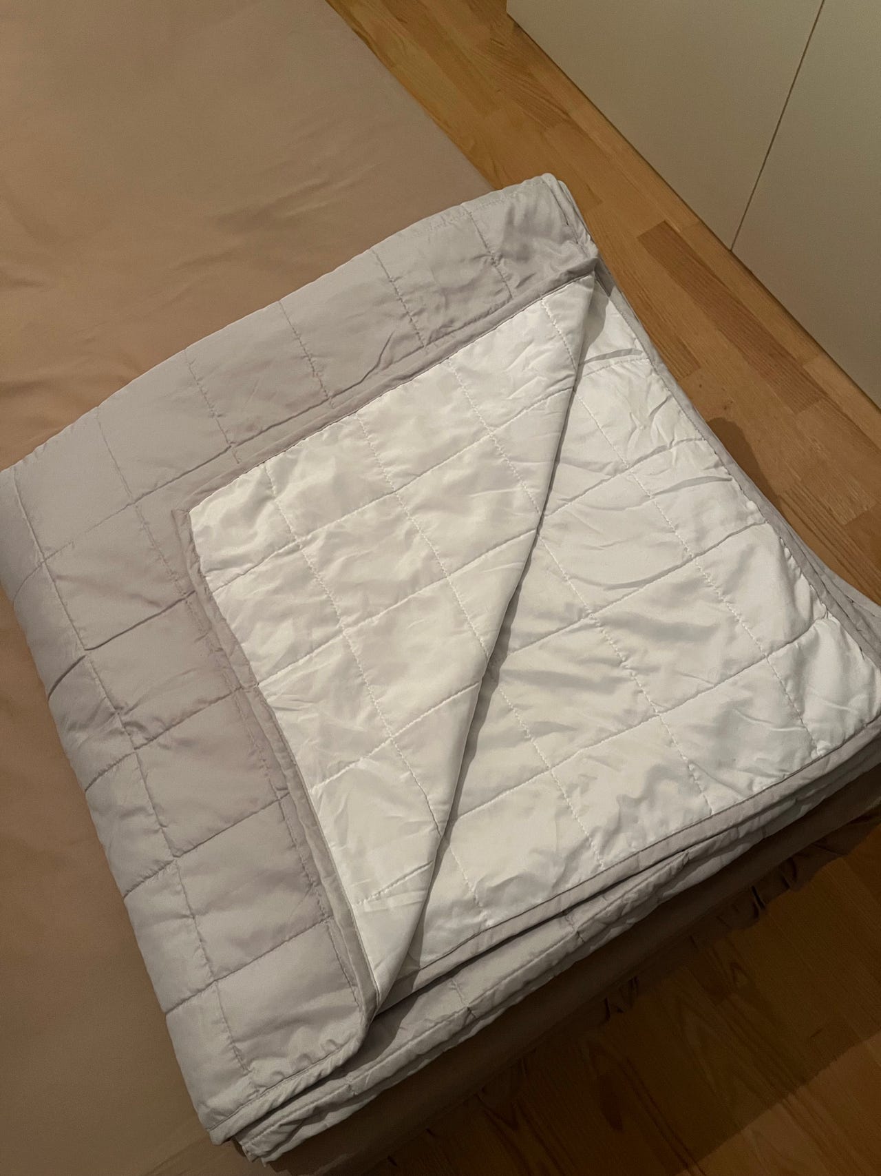 Käännettävä päiväpeitto