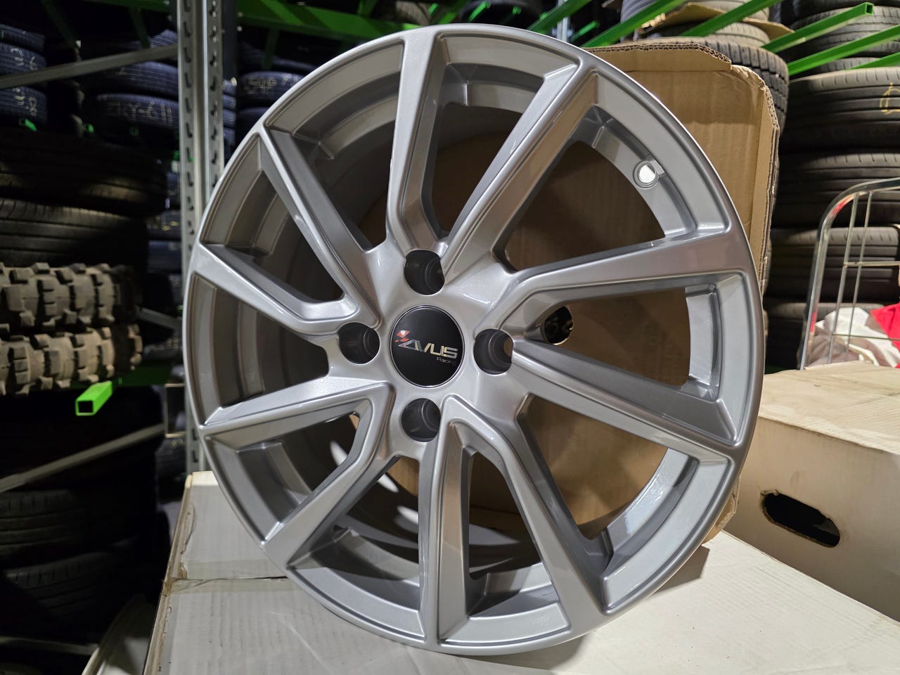 Avus AC-518 Hyper Silver alumiinivanteet 16, 4x108 esim. Ford Fi