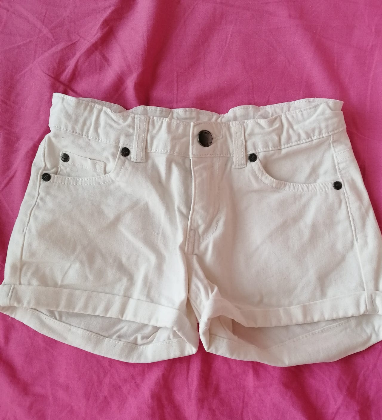 Myydään Shortsit 3€