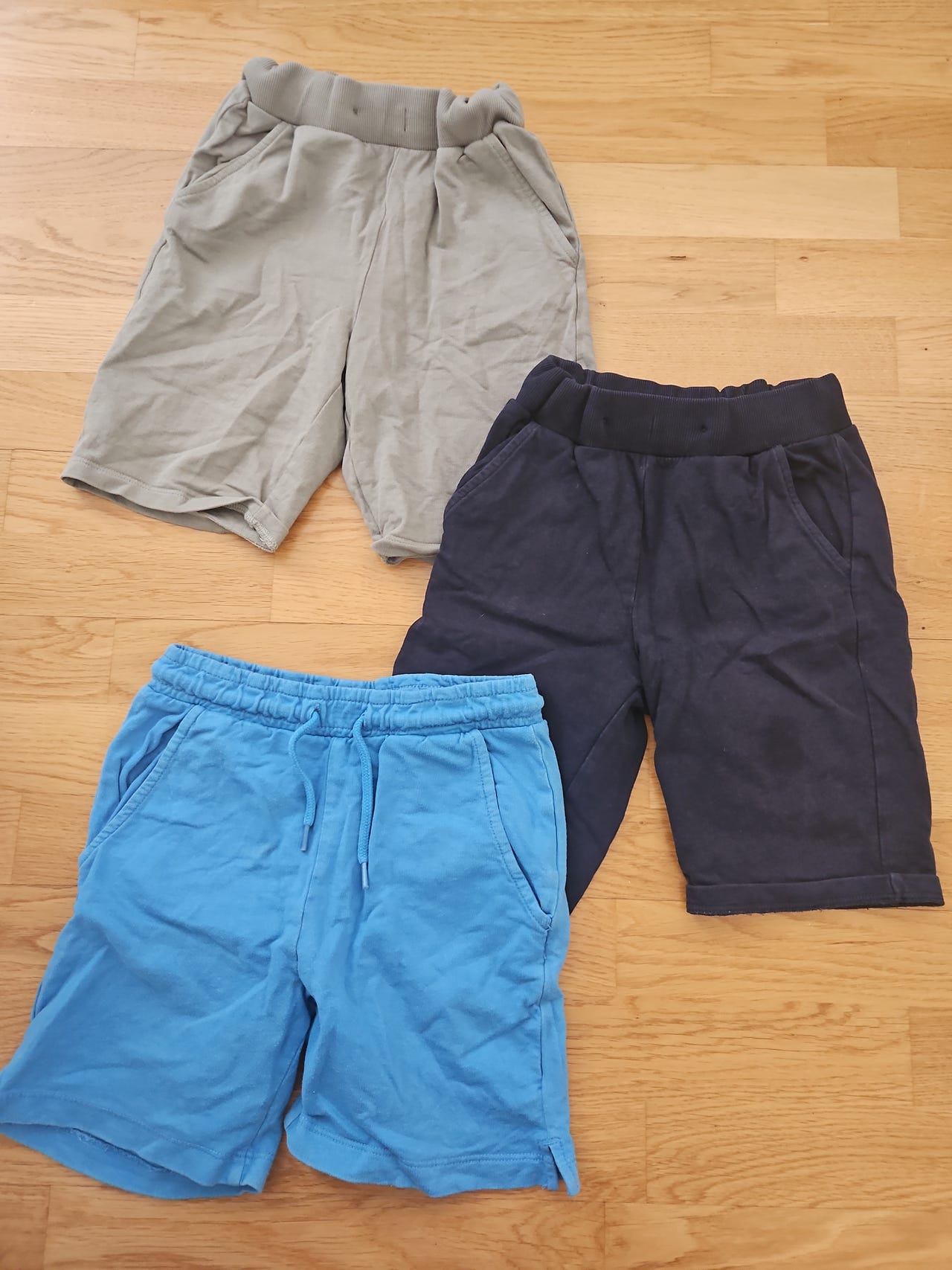 Lindex kesäshortsit 122/128