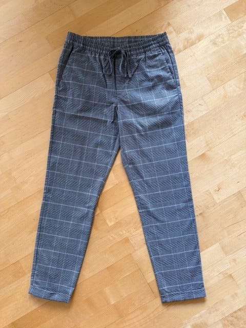 Harmaasävyiset rennot housut (H&M) koko S *Hienot!*