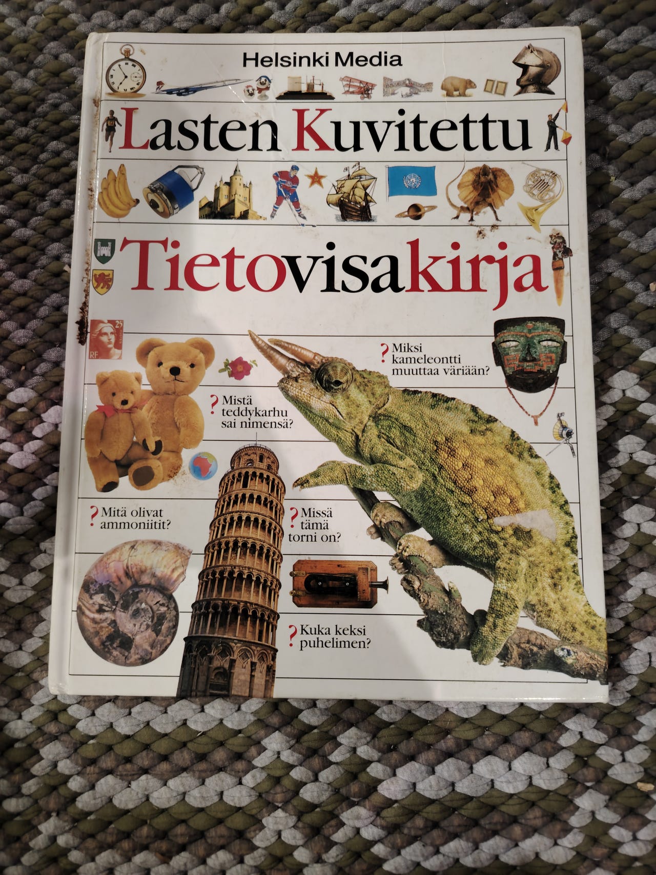 Lasten kuvitettu tietovisakirja