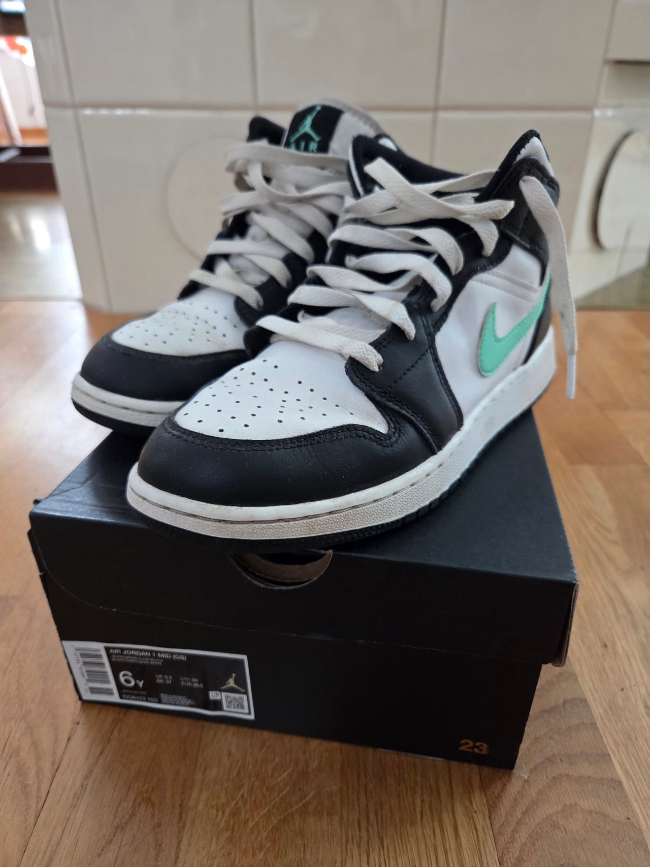 Nike Air Jordan 1 mid 38.5